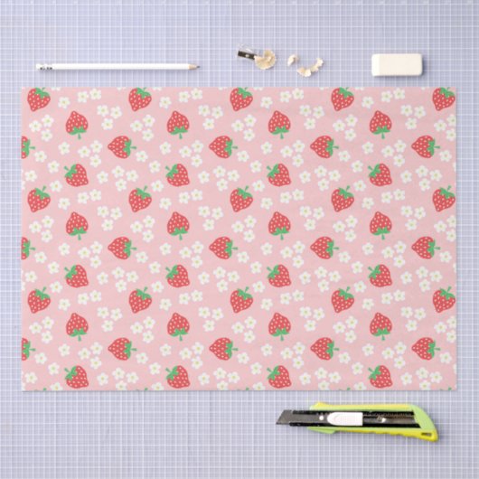 Strawberry Flowers Pink Pattern Tissuepapier (Craft)