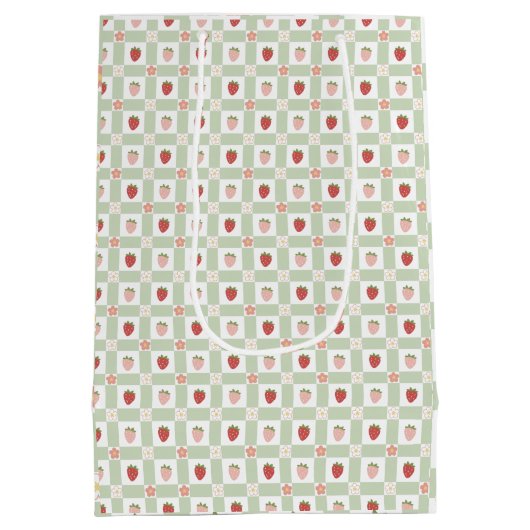 Strawberry Gingham Pastel Green 1st Birthday Medium Cadeauzakje (Achterkant)
