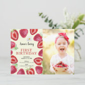 Strawberry Girl First 1e Birthday Berry Foto Kaart (Staand voorkant)