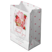 Strawberry Milkshake Verjaardag Gepersonaliseerde  Medium Cadeauzakje (Voorkant Gekanteld)