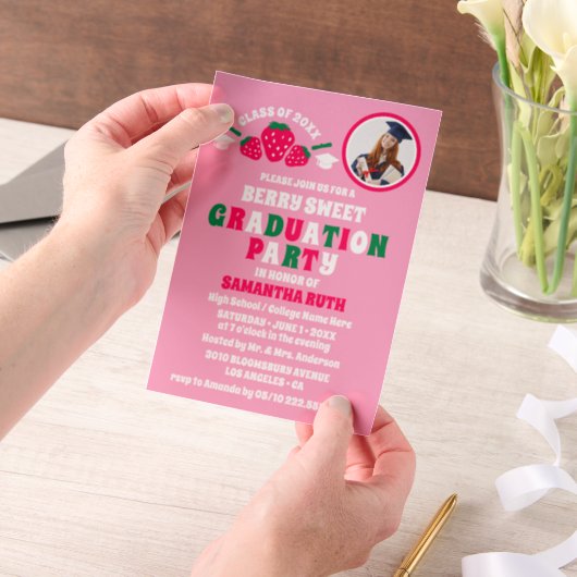 Strawberry Photo Graduation Party Vellum Uitnodigingen (Draagbaar)