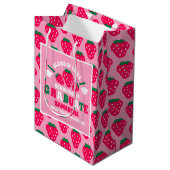 Strawberry Pink Graduation Party Medium Cadeauzakje (Voorkant Gekanteld)