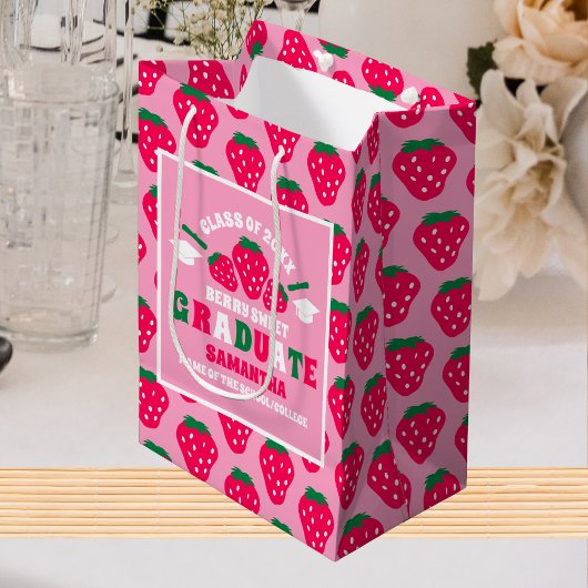 Strawberry Pink Graduation Party Medium Cadeauzakje