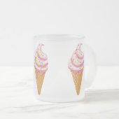 Strawberry sundae in wafelkegel met gooien matglas koffiemok (Voorkant rechts)