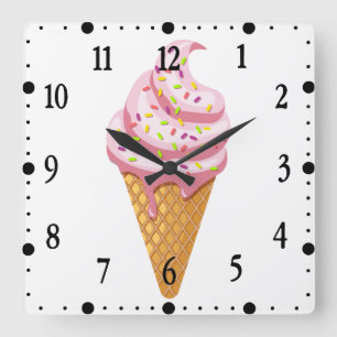 Strawberry sundae in wafelkegel met gooien vierkante klok