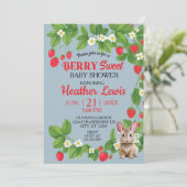 Strawberry Sweet Bunny Baby shower (Rood & Blauw) Kaart (Staand voorkant)