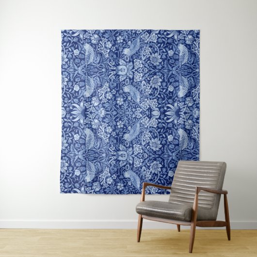 Strawberry Thief Blue Monotone, William Morris Wandkleed (In situ)