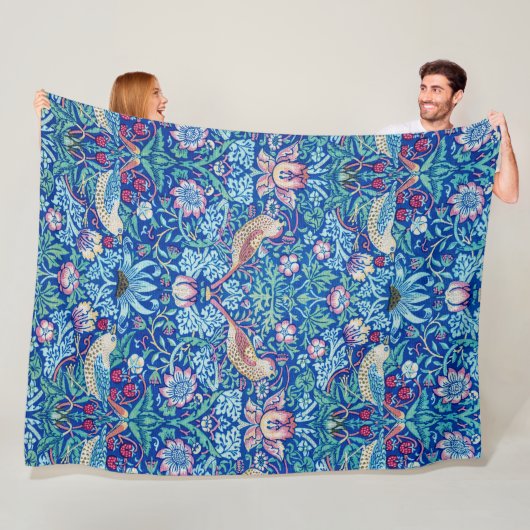 Strawberry Thief Blue, William Morris Fleece Blank Deken (In situ)