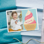 Strawberry Vanilla Ice Cream Kids Birthday Foto Bedankkaart<br><div class="desc">Deze schattige schrijfkaarten zijn ontworpen om aan te sluiten bij de uitnodigingen van de verjaardagsfeestjes van onze kinderen voor zacht serverijs. Ze zijn voorzien van een roze aardbei en vanilla zachte serverklikker met "dankjewel" en een teken in een schattig, retro lettertype. Personaliseer met een foto van de verjaardagspartij en een...</div>
