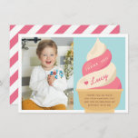 Strawberry Vanilla Ice Cream Kids Birthday Foto Bedankkaart<br><div class="desc">Deze schattige schrijfkaarten zijn ontworpen om aan te sluiten bij de uitnodigingen van de verjaardagsfeestjes van onze kinderen voor zacht serverijs. Ze zijn voorzien van een roze aardbei en vanilla zachte serverklikker met "dankjewel" en een teken in een schattig, retro lettertype. Personaliseer met een foto van de verjaardagspartij en een...</div>