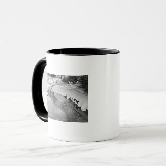 Streamen in winter B&W Mok (Voorkant links)