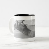 Streamen in winter B&W Tweekleurige Koffiemok (Voorkant links)