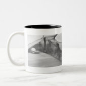 Streamen in winter B&W Tweekleurige Koffiemok (Links)