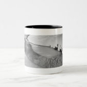 Streamen in winter B&W Tweekleurige Koffiemok (Center)
