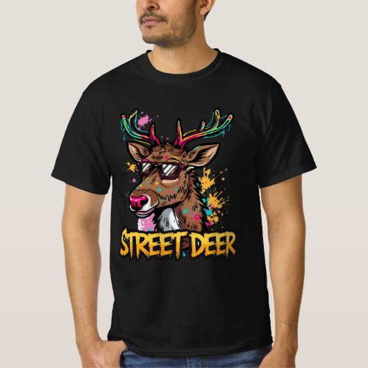 Street Deer – Graffiti Reindeer Christmas Design T-shirt (Voorkant)