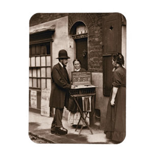Street Doctor, 1876-77 (houtburytype) Magneet