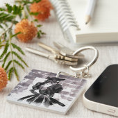 Street Muse: Mode op de muur Sleutelhanger (Voorkant Rechts)