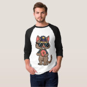 Streetwise Police Cat – 90s Cartoon Donut Cop T-shirt (Voorkant volledig)