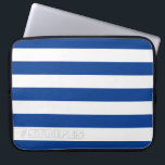 STREPEN Blauw op elke kleur Laptop Sleeve<br><div class="desc">Horizontale strepen tegen wit, die kunnen worden verkleurd. Speel met achtergrondkleuren met creëer nieuwe effecten!</div>