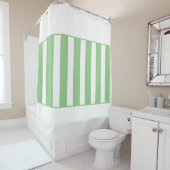 Strepen in het midden. Salie en wit. Douchegordijn (In situ)