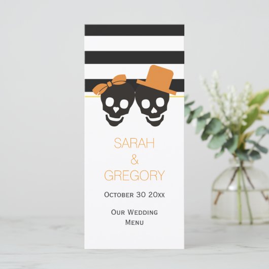 Strepen, schedel paar Halloween bruiloft kaart (Staand voorkant)