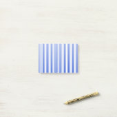 strepen van koninklijk blauw en wit snoep post-it® notes (Op bureau)