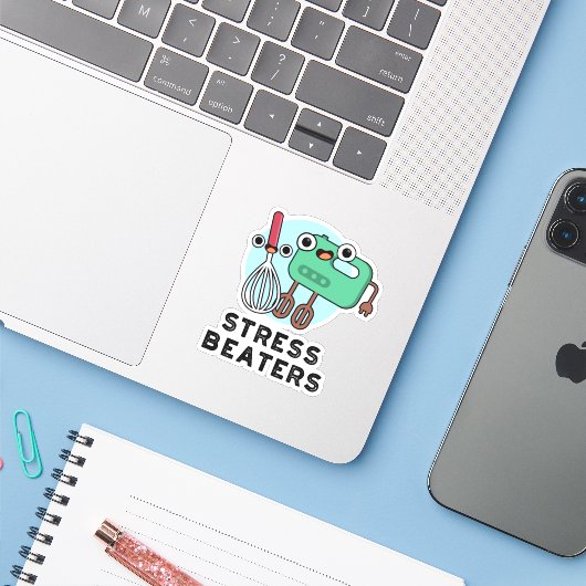 Stress Beaters Funny Baking Whisk Pun Sticker (Laptop met iPhone)