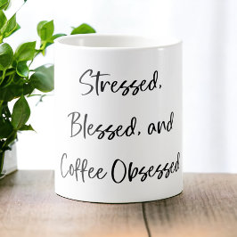 Stressed gezegend en koffie geobsedeerd stijlvol koffiemok