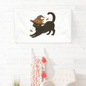 Stretching Black Cat – Witchy Autumn Classic T-Shi Spandoek (Insitu)