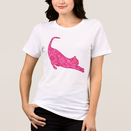 Stretching Cat Silhouette in Fuchsia Pink Batik Tri-Blend Shirt (Voorkant)