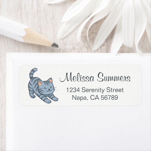 Stretching Grey Tabby Cat Etiket (Insitu)