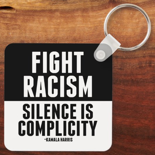 Strijd tegen racisme Stilte is compliciteit Sleutelhanger (Achterkant)