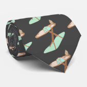 Strijkijzer en strijkplank huishoudelijke taken stropdas (Opgerold)