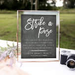 Strike a Pose | Weddenschap Foto Booth Chalkboard Poster<br><div class="desc">Als je een fotomuur of fotocabine plant op je bruiloft of verlovingsfeest, dan is dit teken voor je! Plaats het naast je props zodat gasten weten wat ze moeten doen. Het moderne ontwerp in zwarte en witte eigenschappen "stak een pose"in handgeschreven stijlmanuscript dat met een paar het ritmen lijnen met...</div>