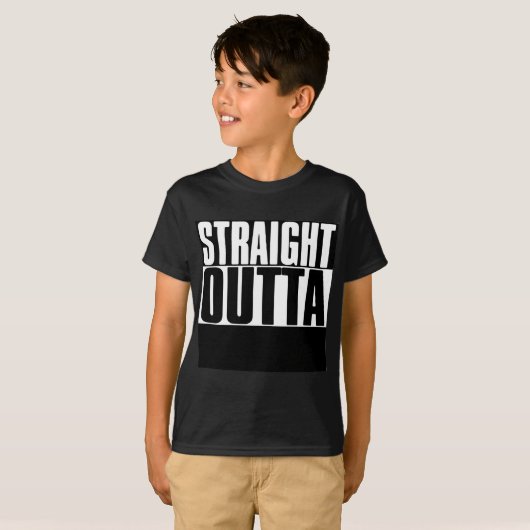 STRIKT OUTTA "JOUW TEKST" AANGEPAST T-SHIRT (Voorkant volledig)