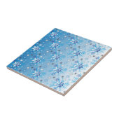 Strikte blauwe en witte sterren en sneeuwvlokken tegeltje (Zijkant)