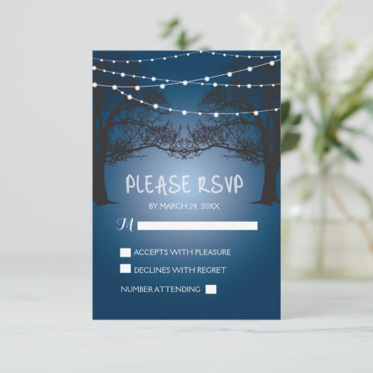 String licht en boom moderne RSVP trouwkaart (Staand voorkant)