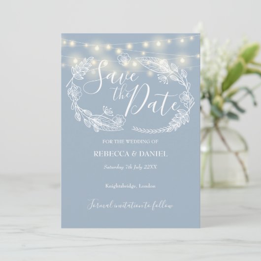 String Lights Bloemen Stoffig Blauw Bruiloft Save The Date (Staand voorkant)
