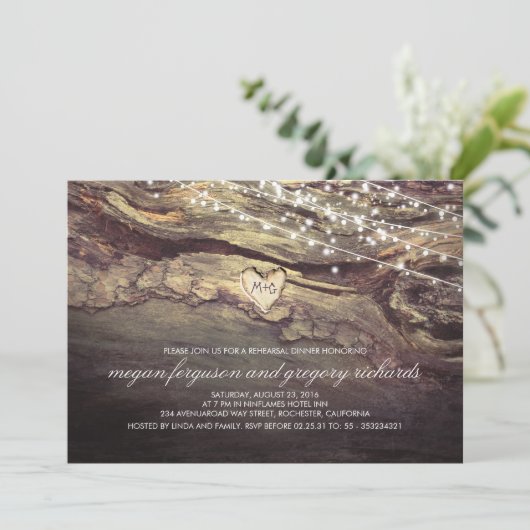 String Lights Carved Heart Rustic Rehearsal Dinner Kaart (Staand voorkant)