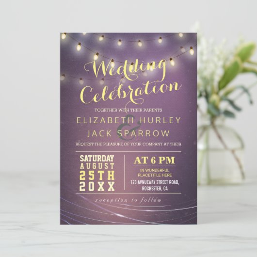 String Lights en Paarse Grunge Background Wedding Kaart (Staand voorkant)