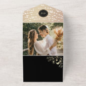 String Lights Goud en zwart Monogram Bruiloft All In One Uitnodiging (Buitenkant)