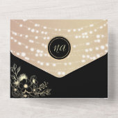String Lights Goud en zwart Monogram Bruiloft All In One Uitnodiging (Achterkant)