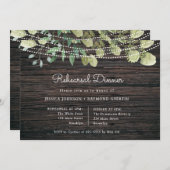 String Lights Greenery Rehearsal Dinner Invitation Kaart (Voorkant / Achterkant)