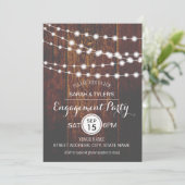 String Lights Rustic Wood Engagement Party Uitnodi Kaart (Staand voorkant)