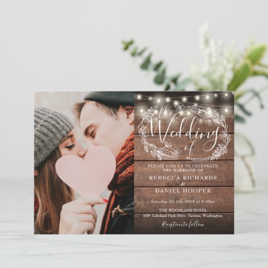 String Lights Rustic Wood Script Photo Weddenschap Kaart (Staand voorkant)