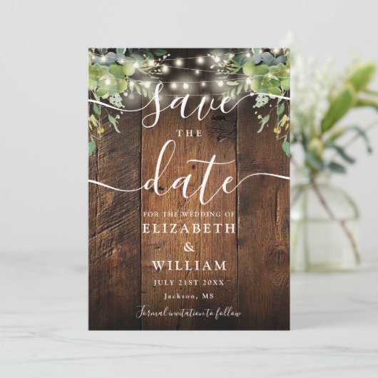 String Lights Rustiek Hout Groen Foto Huwelijk Save The Date (Staand voorkant)