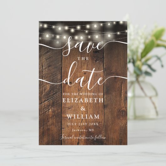 String Lights Rustiek Hout Schuur Boho Foto Huweli Save The Date (Staand voorkant)
