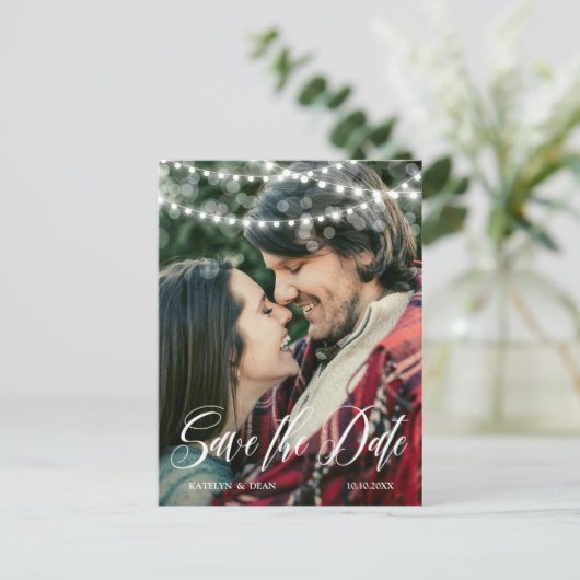 String Lights Script Overlay Foto De datum opslaan Aankondigingskaart (Staand voorkant)