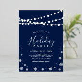 String Lights & Snowflakes | Moderne feestdag Folie Uitnodiging (Staand Voorkant)