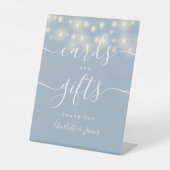 String Lights Stoffige Blauwe Script Kaarten en ge Reclamebord Met Voetstuk (Voorkant)